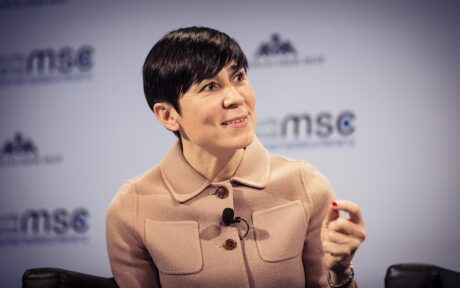 Seks ubesvarte spørsmål: Søreide hevder hun var habil til å håndterte Epstein-varsel knyttet til venninnens ektemann