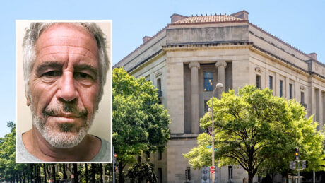 Minst 43 Epstein-ofre eksponert med persondetaljer i USAs dokument-slipp
