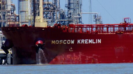 USA tillater kjøp av russisk olje for å dempe prissjokk