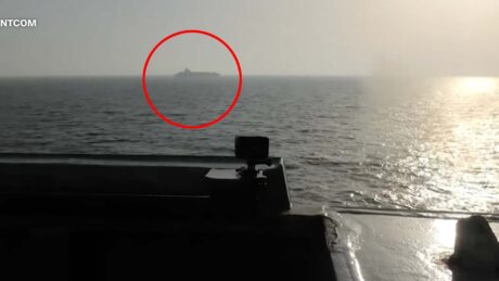Iran advarer etter skyting på skip i Omanbukta – har «ingen planer» om å delta i samtaler