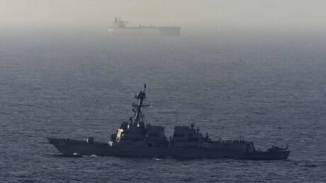 Stillingskrig om Hormuz gjør fredsforhandlinger mellom USA og Iran stadig mindre sannsynlig