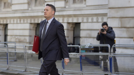 Presset øker mot Keir Starmer – 43-åring kan bli ny statsminister i Storbritannia