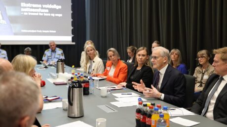 Støre går løs på tek-selskapene etter 764-sakene