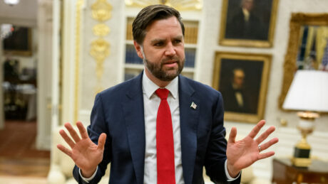 USAs og Irans fredsutkast stort sett like – Vance: Forhandler om «et par formuleringer»