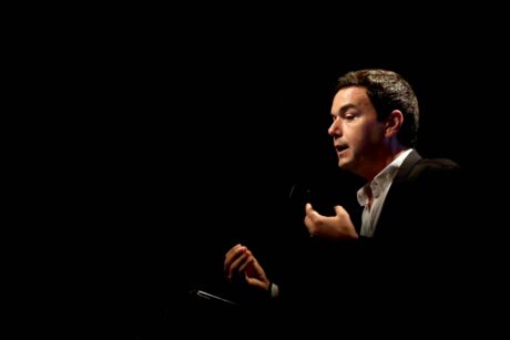 Thomas Pikettys forskningssenter vil halvere arbeidstiden, doble inntekten og redde klimaet. Det blir ikke enkelt.